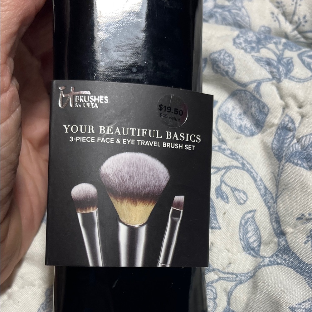 It travel pouch Makeup Brushes!!